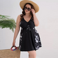 💃 Vestido de Banho Feminino com Shorts Embutidos – Decote em V Elegante e Estampas Modernas para Praia e Piscina