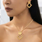 ✨💛 Conjunto de joias geométricas banhado a ouro – colar e brincos elegantes