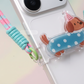 🐻📱 Cordão Transversal Para Celular com Pingente Fofo – Mãos Livres, Estilo e Praticidade Todos os Dias